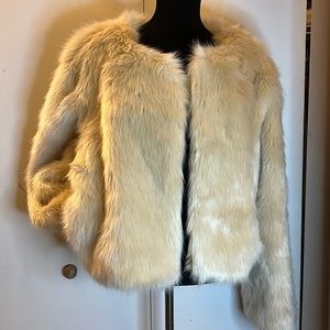 Fashion Nova Faux fur Beige Cropped Jacket 3X style # 21471  Read listing.